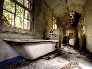 corridor bath.jpg